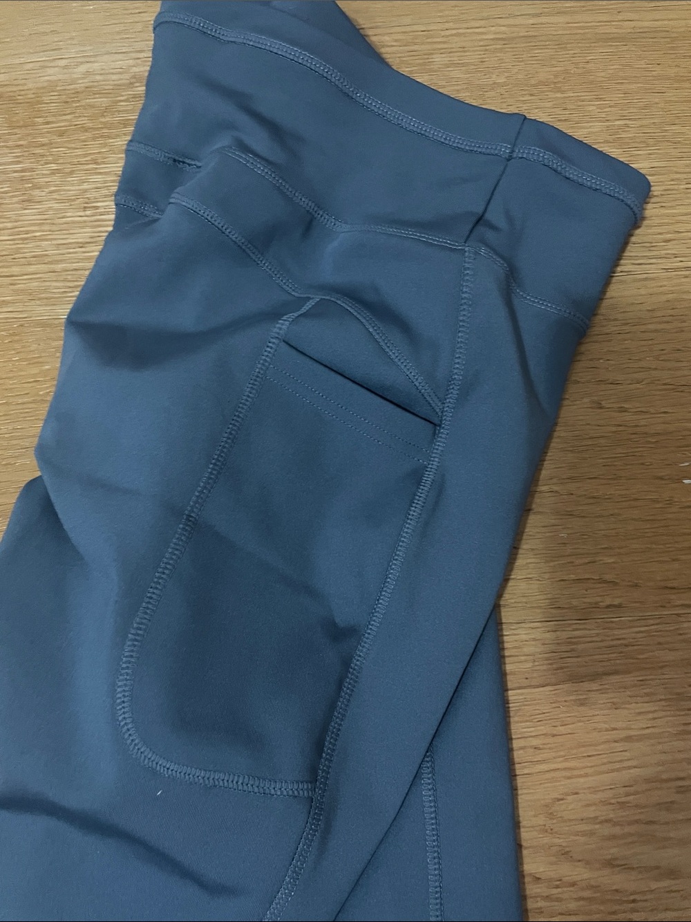 🆕 Capri Leggings - Dolphin Gray - Picture 4 of 5